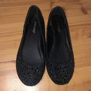 Women’s black flats